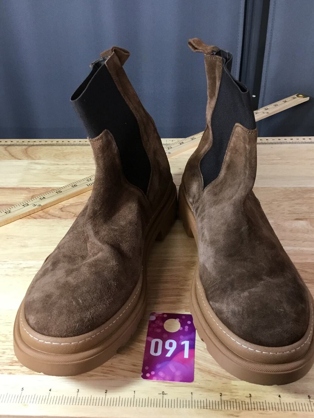 Women's 12M Brown Suede Pull-On Stretch Sides Round Toe Chelsea Boot